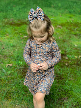 Load image into Gallery viewer, Groovy Pumpkin BB Clips, Nylons &amp; Piggies